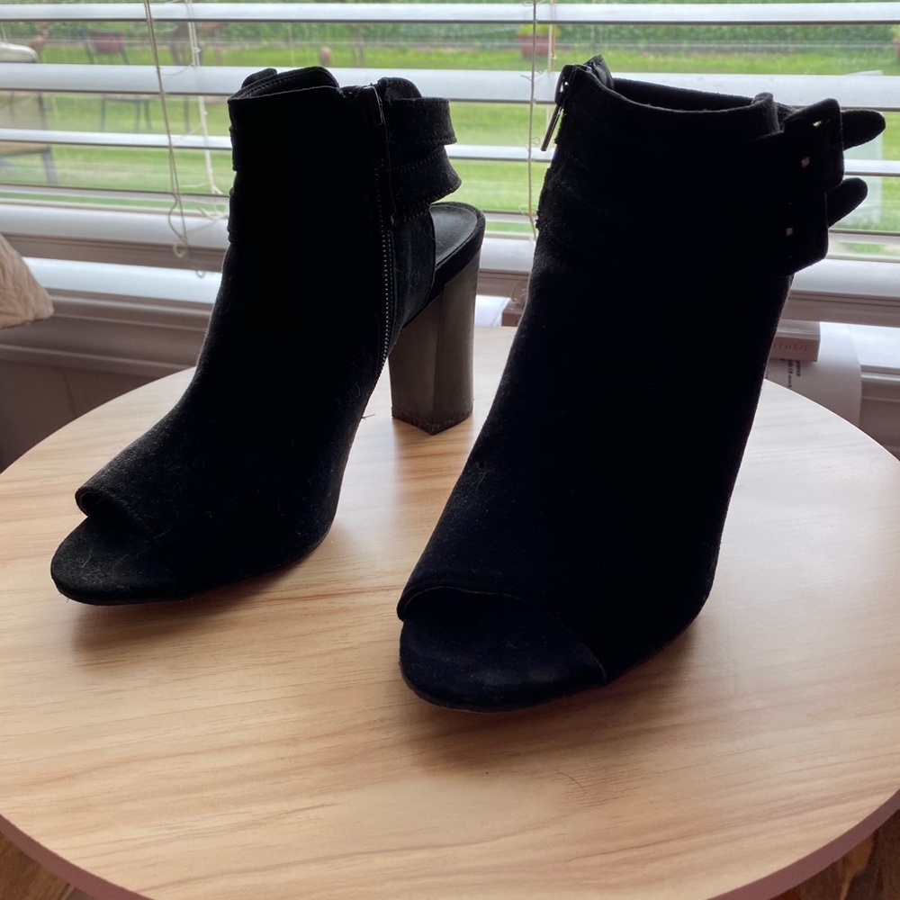 Women black heels